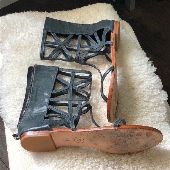 Sample Mariel’s Boudoir Gladiators - Picture 2 of 2